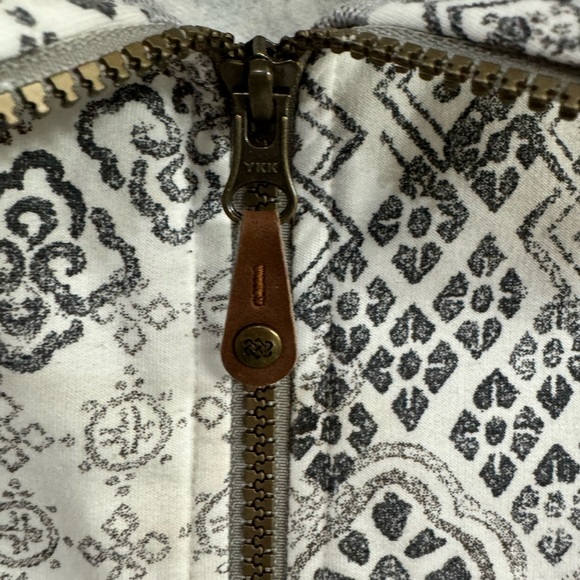 Sherpa Adventure Gear zip up light jacket - Picture 3 of 7